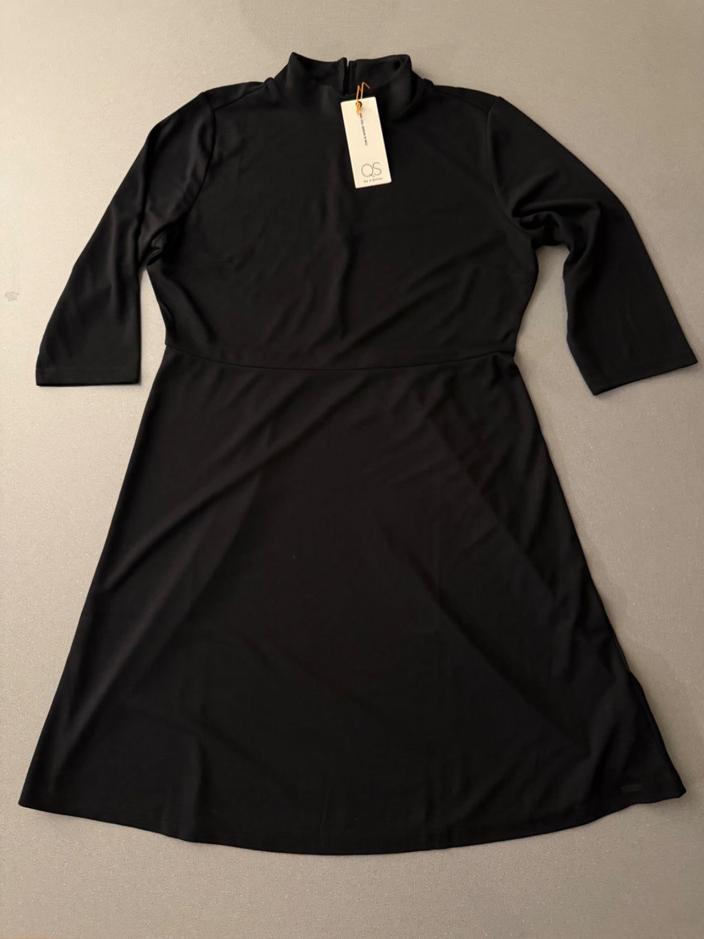 Sukienka midi z golfem s.Oliver czarna elegancka s. Olivier