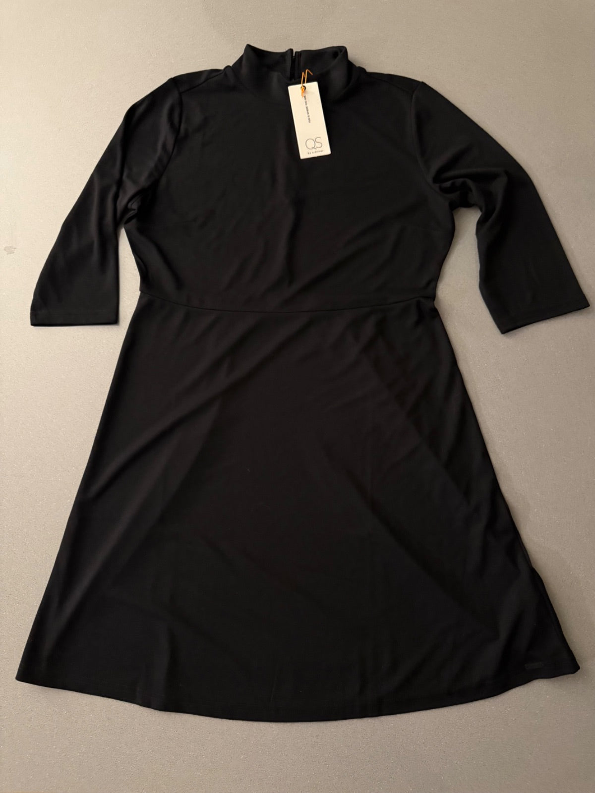 Sukienka midi z golfem s.Oliver czarna elegancka s. Olivier