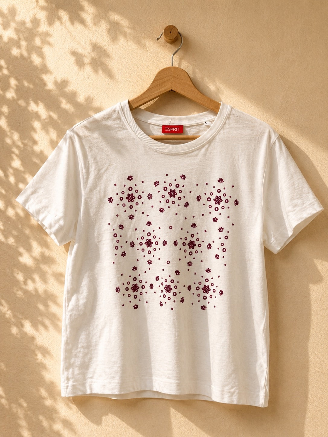T-shirt z kwiatowym nadrukiem Esprit