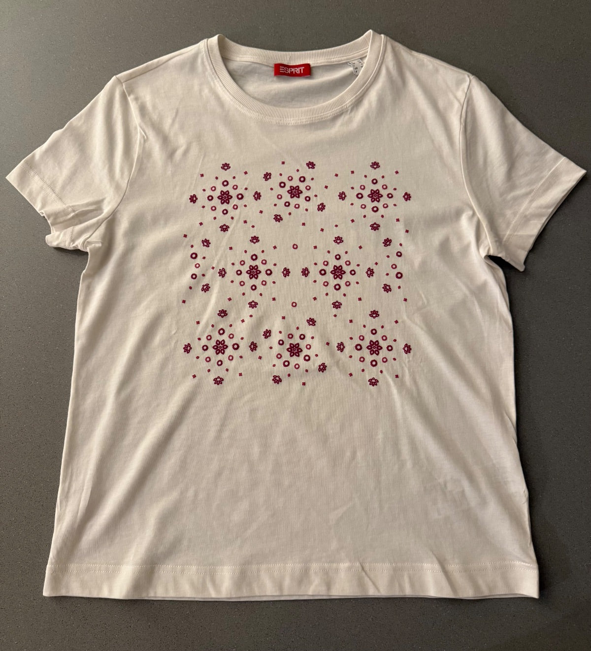 T-shirt z kwiatowym nadrukiem Esprit