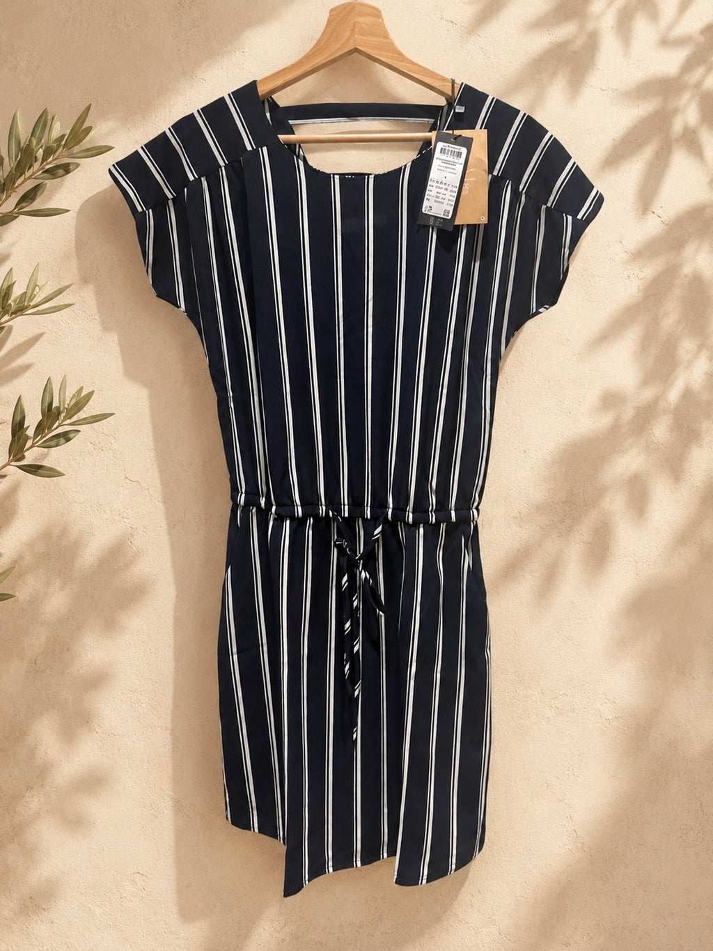 Sukienka w paski Vero Moda z wiązaniem S/XL