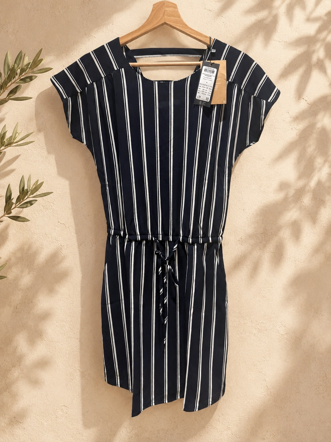 Sukienka w paski Vero Moda z wiązaniem S/XL