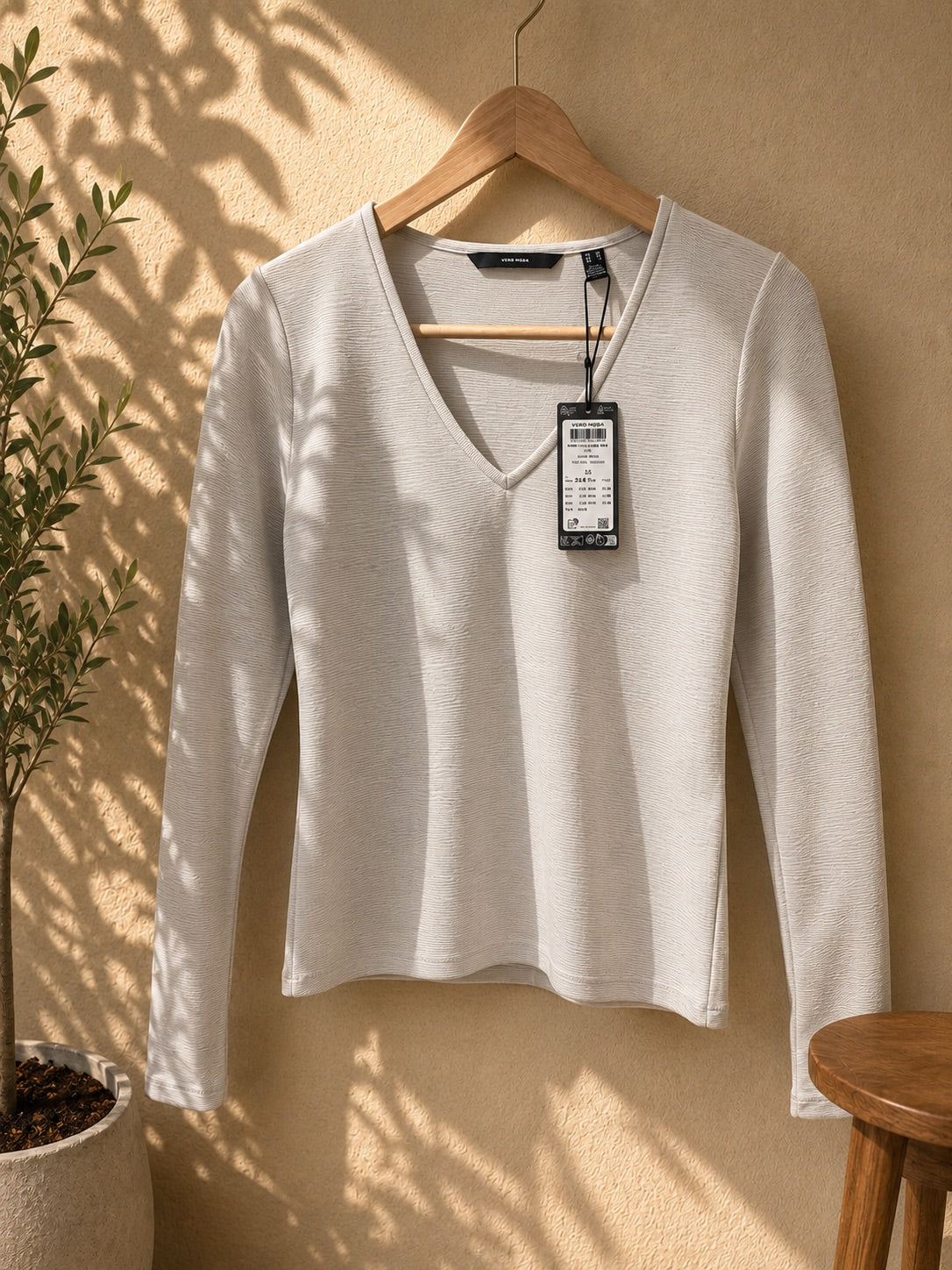 Top z dekoltem V Vero Moda długi rękaw XS
