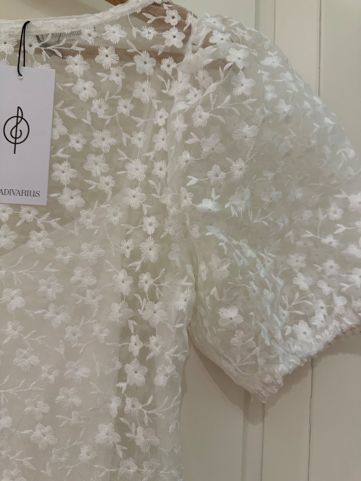 Sukienka midi koronkowa STRADIVARIUS biała S