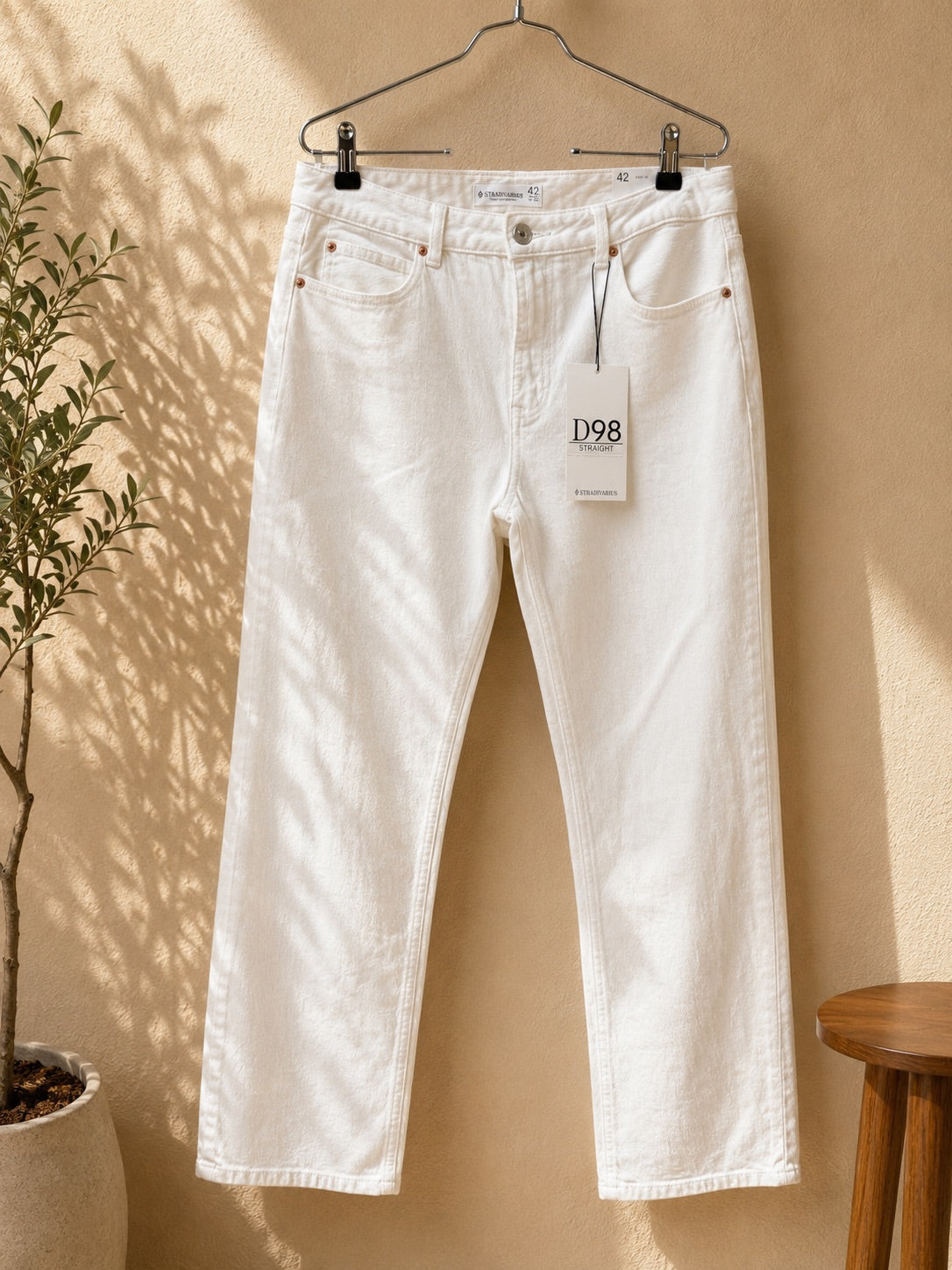 Jeansy straight D98 Stradivarius białe 42