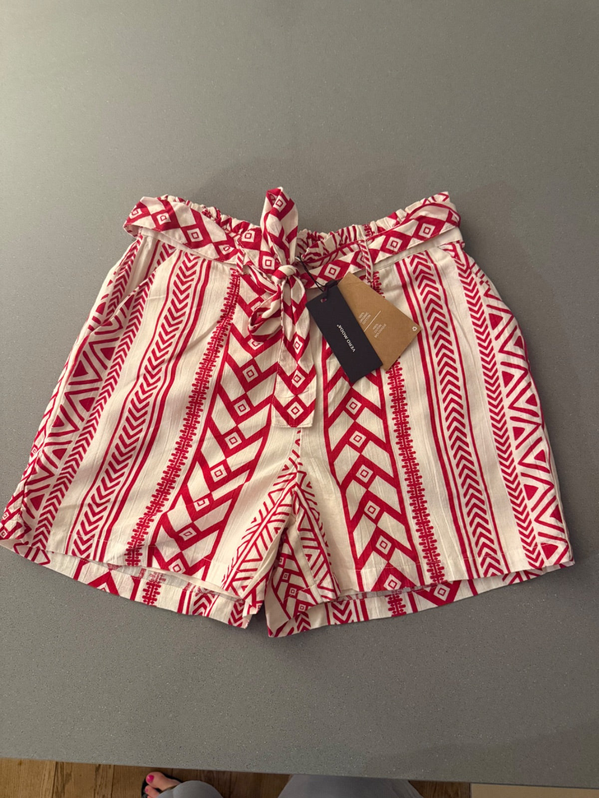 Szorty z wiązaniem VERO MODA aztec print