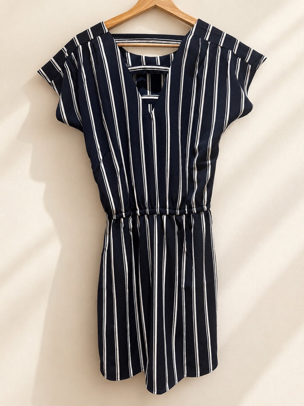 Sukienka w paski Vero Moda z wiązaniem S/XL