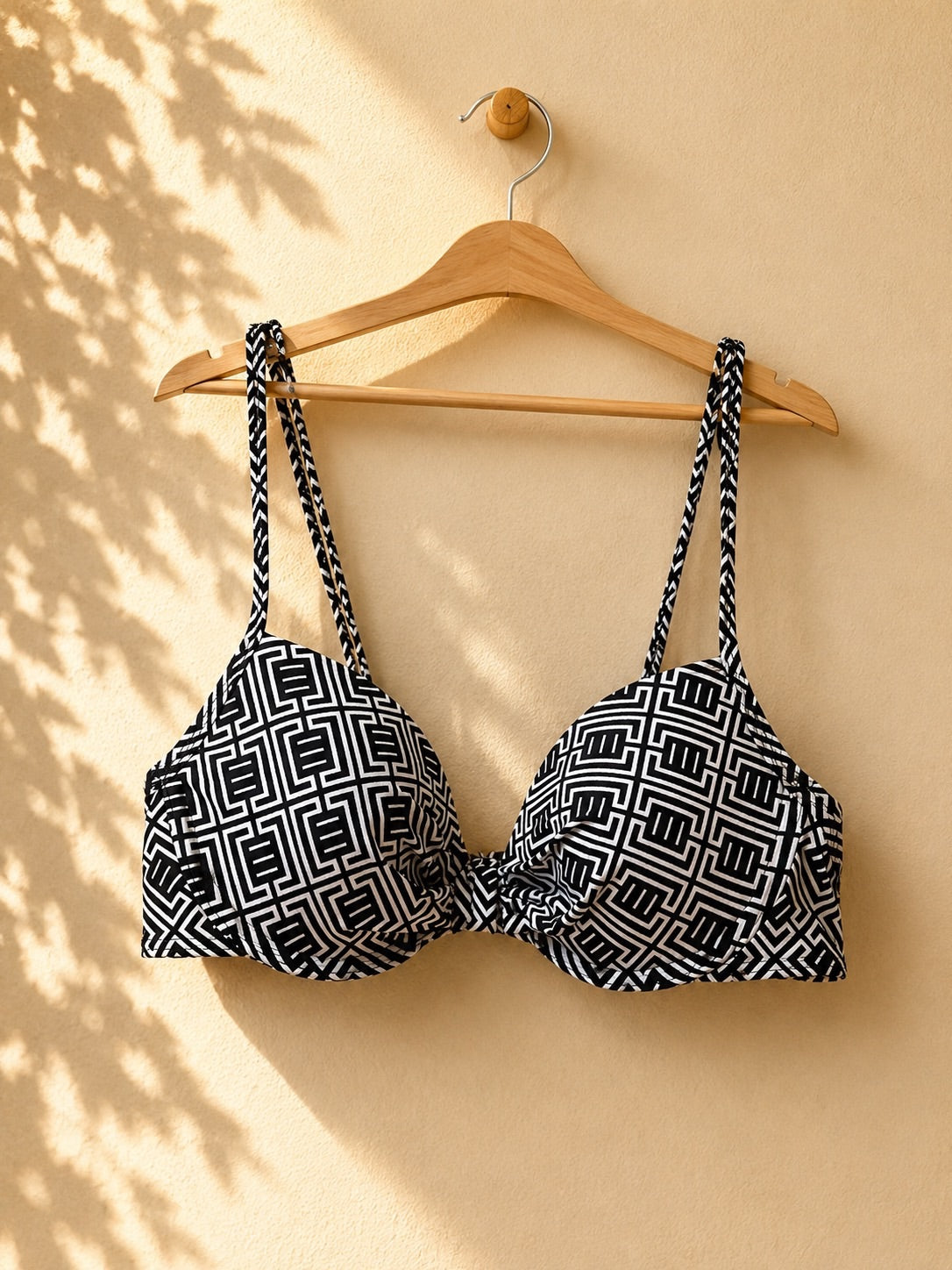 Góra od bikini Esprit czarno-biały wzór geometryczny