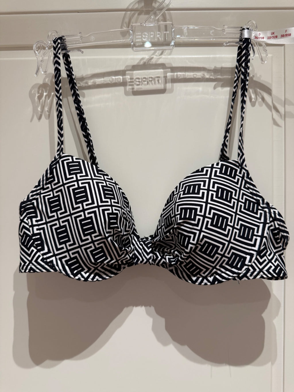 Góra od bikini Esprit czarno-biały wzór geometryczny