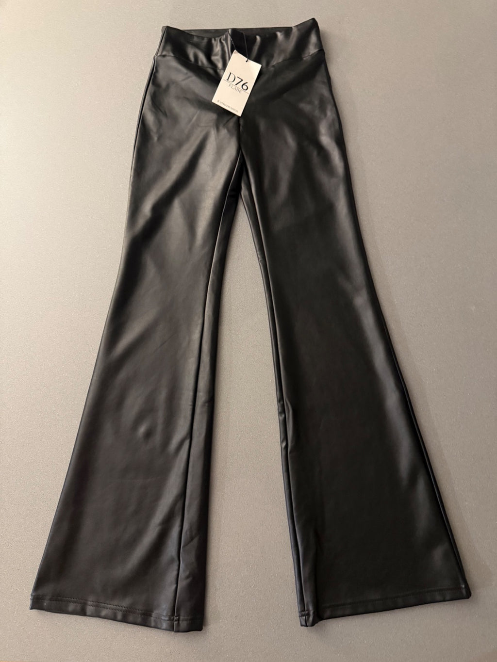 Spodnie flare eco-skóra Stradivarius D76