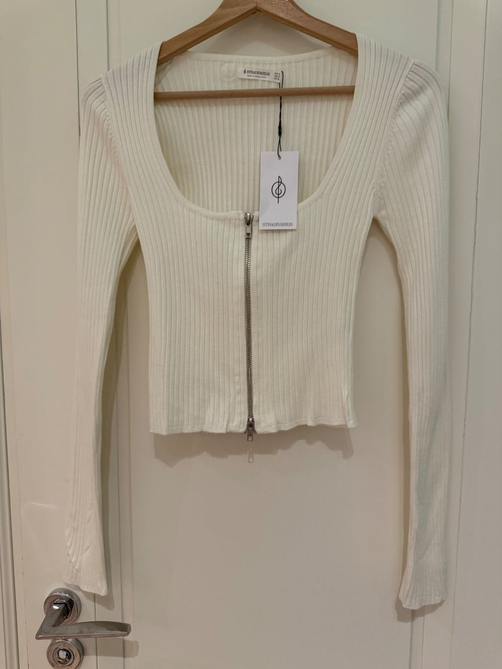 Top prążkowany z zamkiem Stradivarius
