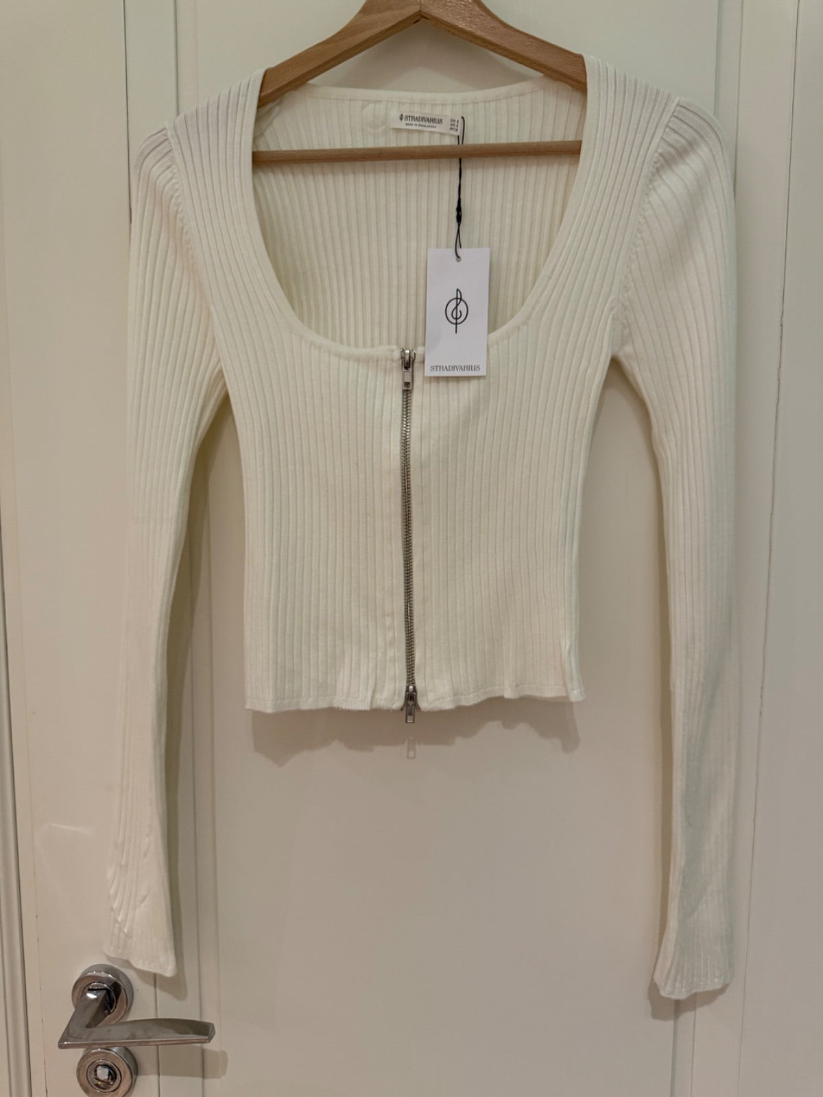 Top prążkowany z zamkiem Stradivarius