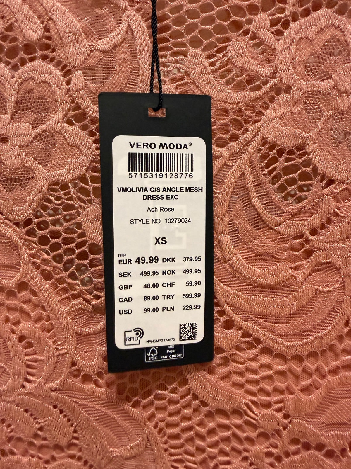 Sukienka midi koronkowa Vero Moda różowa