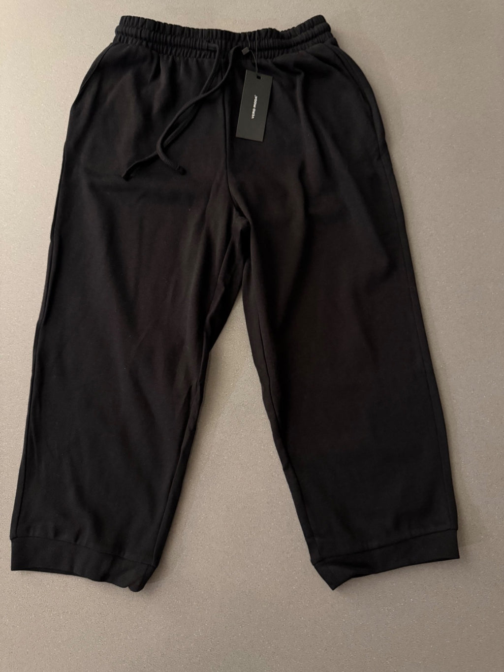 Spodnie dresowe cropped VERO MODA