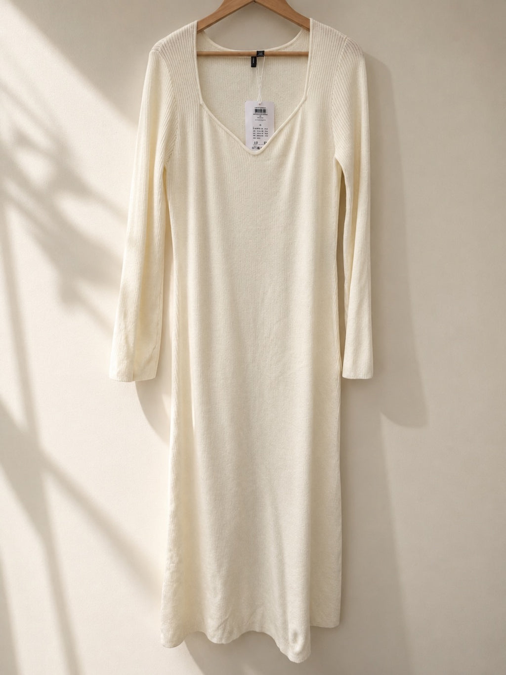 Sukienka midi z dekoltem V Vero Moda ecru XL