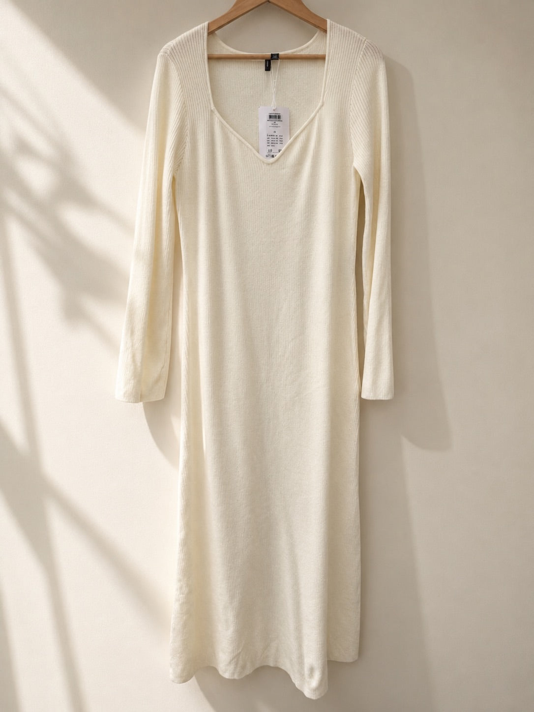 Sukienka midi z dekoltem V Vero Moda ecru XL
